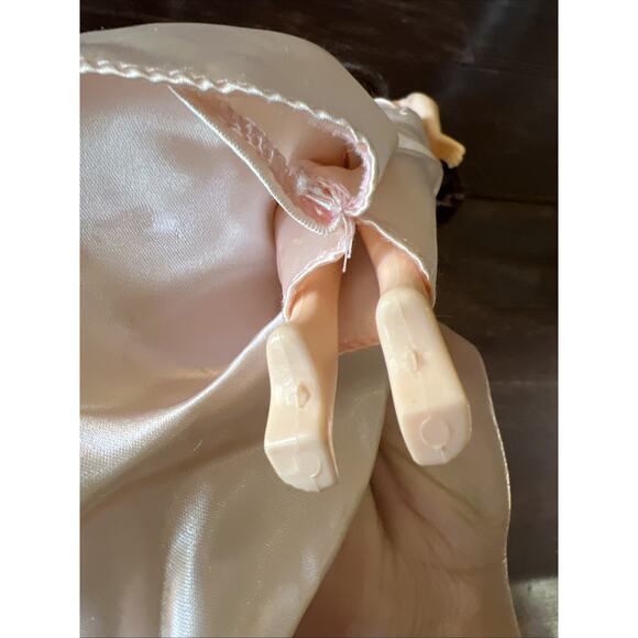 1995 Enchanted Evening Barbie Doll Pink Satin Gown Brunette - Picture 12 of 12